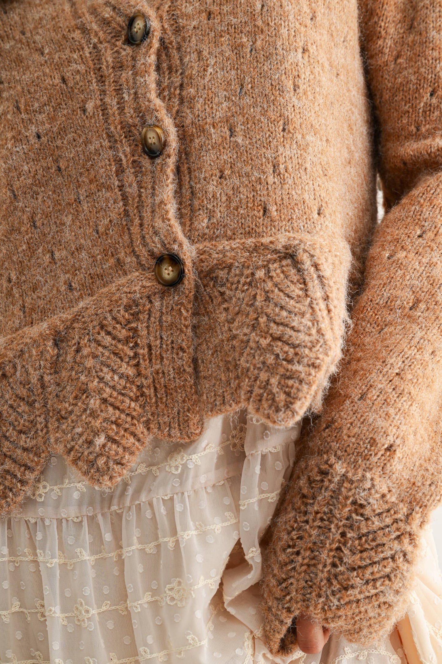 TEXTURED WOOL-BLEND CARDIGAN WITH SCALLOPED HEM