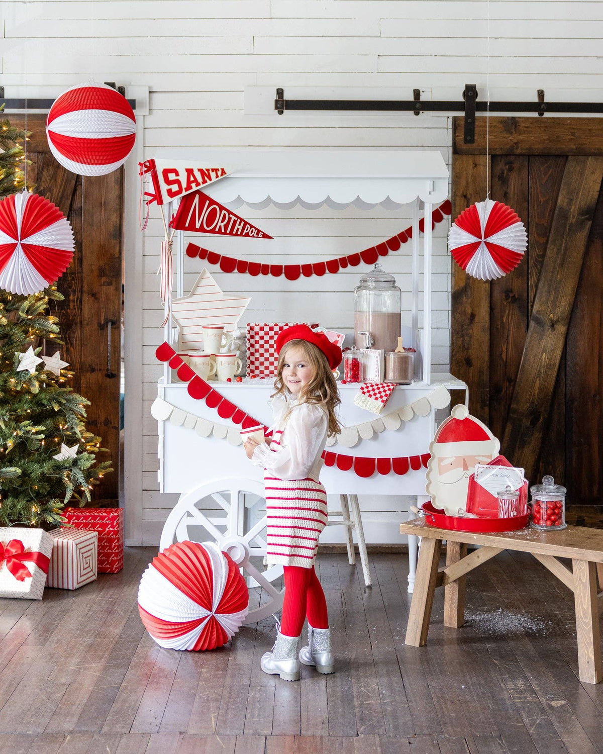BEC1104 - Red and Cream Scalloped Felt Banner Set