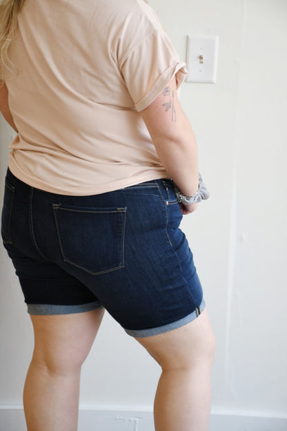 Plus Size Mid Rise Fold Hem Shorts